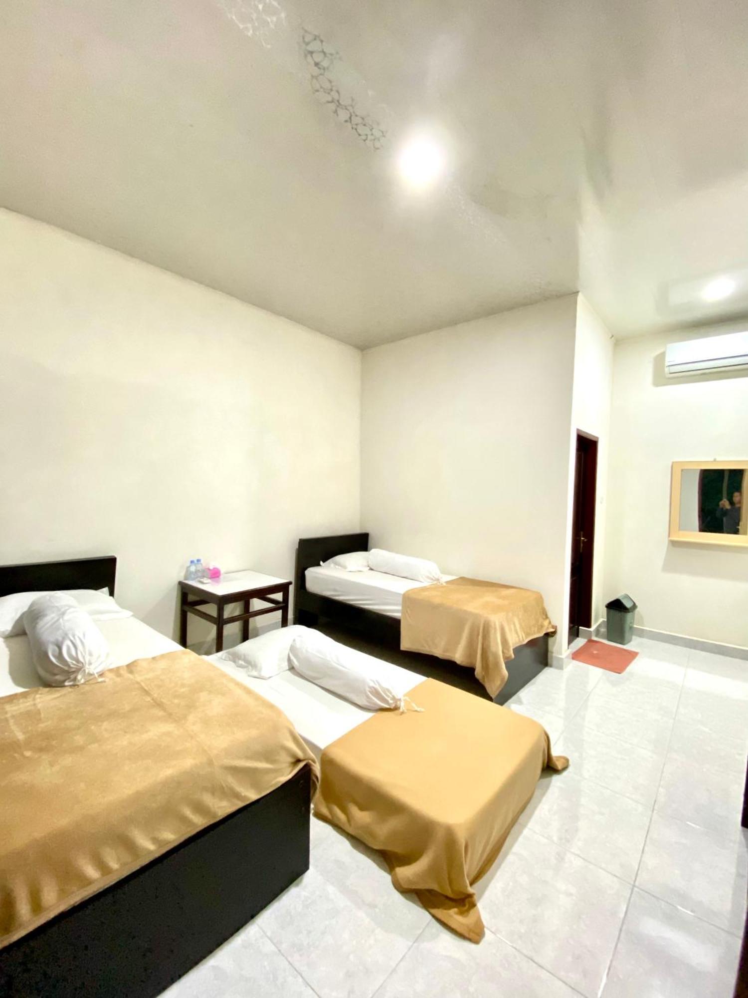Amadeo Guest House Ratodena ภายนอก รูปภาพ